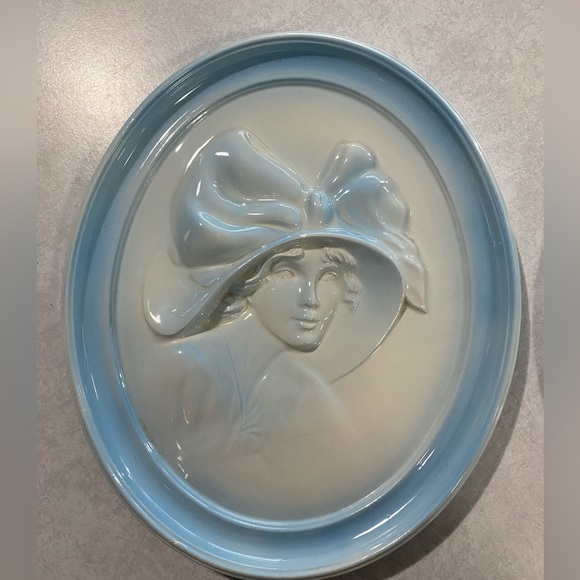 Set of two ceramic wall hangings Victorian women - Picture 3 of 8